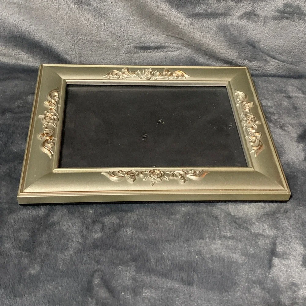 Victorian Style Picture Frame 4.5x6.5 in Ornate Rose Scroll Champagne Gold EUC